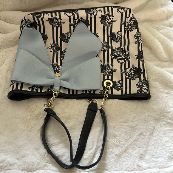 Betsey Johnson Tote.        Used -good condition. - Picture 4 of 7